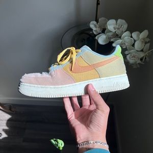 Men’s NIKE AIR FORCE 1 LV8 SUN CLUB
